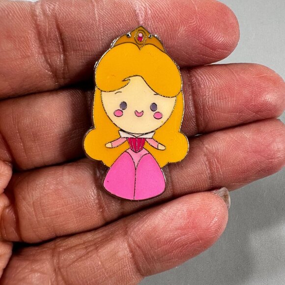 Disney Aurora Princess Trading Pin Big Head Sleeping Beauty Brooch Jewelry Badge - Picture 4 of 8
